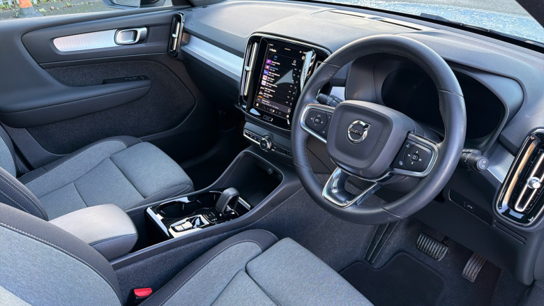 Volvo XC40 2.0 B3P Plus Dark 5dr Auto Petrol Estate